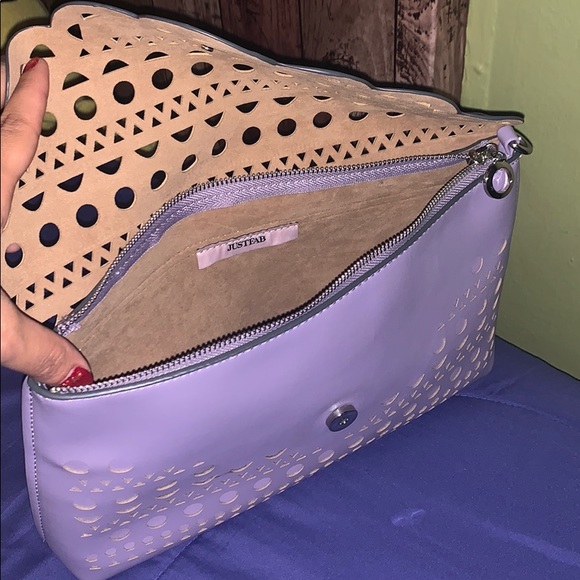 LAV CLUTCH💜 - Picture 2 of 6